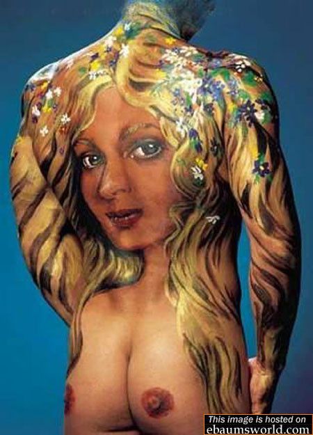 peinture :tatouage de femme sur dos d'homme 